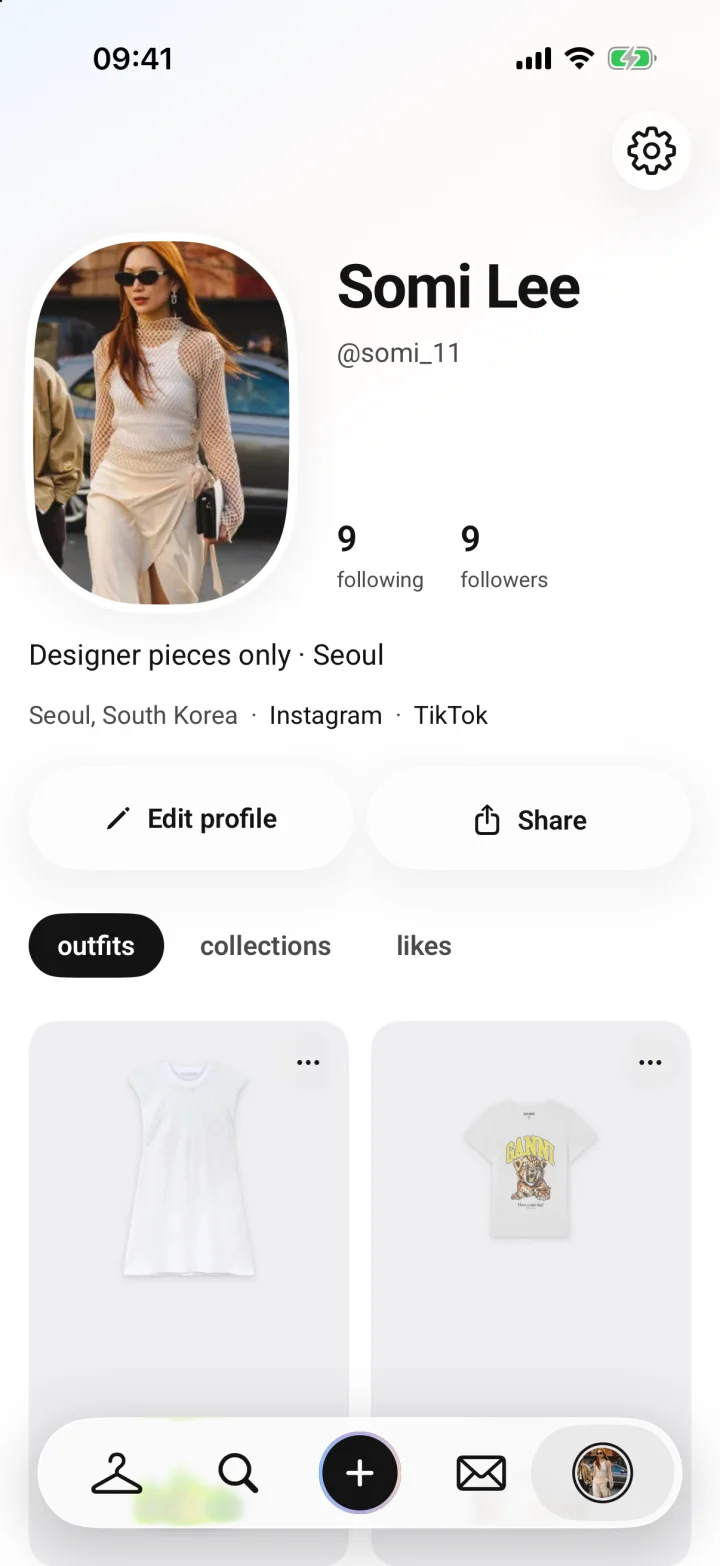 Recint profile: Somi Lee, with outfits, collections and likes